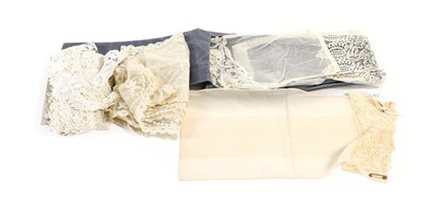 Lot 2084 - *Assorted Mainly Early 20th Century Lace,...