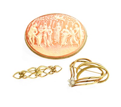 Lot 17 - A Cameo Brooch, the oval shell cameo in 9...