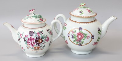 Lot 29 - A Worcester Porcelain Teapot and Cover, circa...