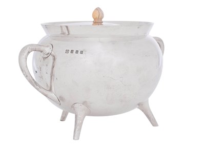 Lot 830 - An Edward VII Silver Soup-Tureen and Cover