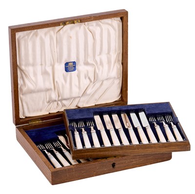 Lot 845 - A Cased Set of Twelve George V Silver and Mother-of-Pearl Fruit-Eaters