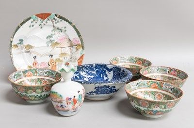 Lot 101 - A Set of Four Cantonese Porcelain Bowls and...