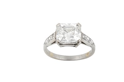 Lot 2100 - An Art Deco Diamond Ring the emerald-cut...