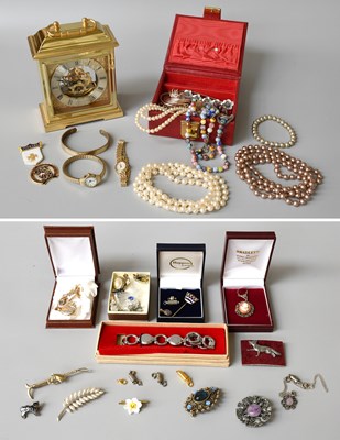 Lot 209 - A 9 Carat Gold Locket on Chain, locket length...