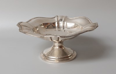 Lot 32 - An Edward VII Silver Pedestal-Bowl, by Gorham...