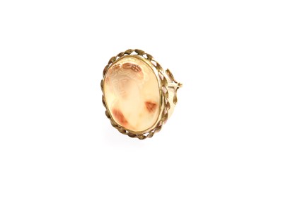 Lot 429 - A Cameo Ring, the oval shell cameo carved to...