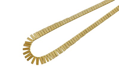 Lot 403 - A 9 Carat Gold Fringe Necklace, length 47.8cm
