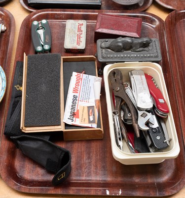 Lot 345 - Quantity of Knives and Multi Tools