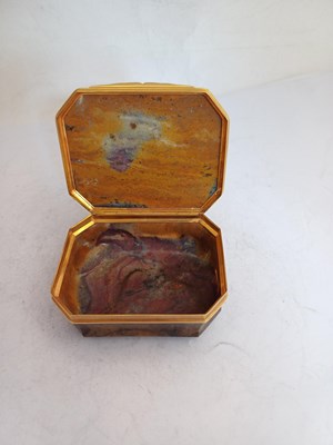 Lot 2165 - A Gold-Mounted Hardstone Snuff-Box