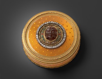 Lot 2102 - A Louis XVI Two Colour Gold, Jewelled and Enamel Bonbonnière