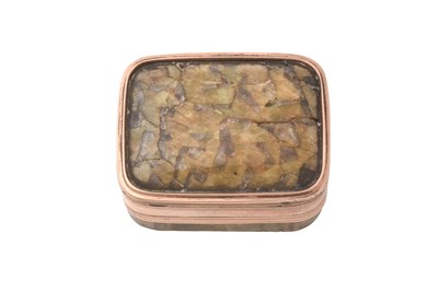 Lot 2132 - A George III Gold-Mounted Hardstone Vinaigrette