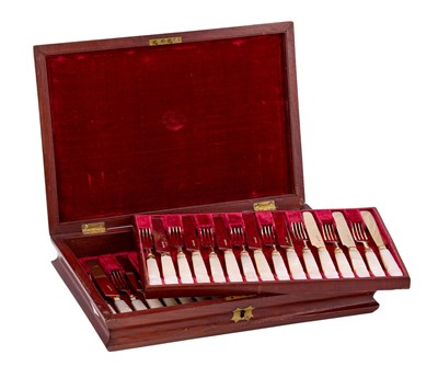 Lot 1007 - A Cased Set of William IV Silver-Gilt and Mother-of-Pearl Fruit-Eaters