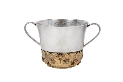 Lot 2588 - An Elizabeth II Parcel-Gilt Silver Porringer