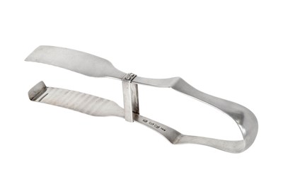 Lot 2464 - A Pair of George III Irish Silver Asparagus-Tongs