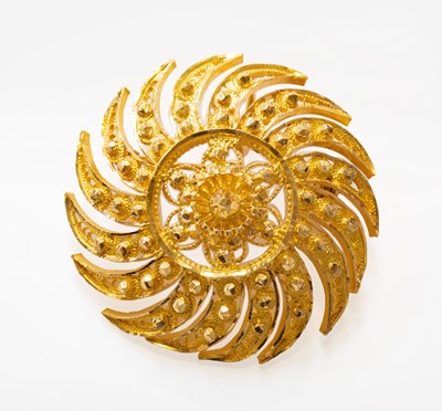 Lot 163 - A Brooch/Pendant, of domed starburst form,...