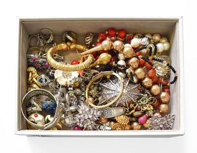 Lot 189 - A Quantity of Costume Jewellery, including...