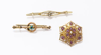 Lot 55 - A 9 Carat Gold Garnet and Split Pearl Brooch,...