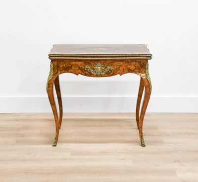 Lot 890 - A Victorian Figured Walnut Crossbanded,...