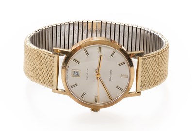 Lot 9 - A 9 Carat Gold Automatic Calendar Centre...