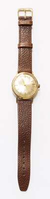 Lot 32 - A 9 Carat Gold Automatic Calendar Centre...