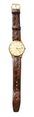 Lot 37 - A 9 Carat Gold Automatic Calendar Centre...