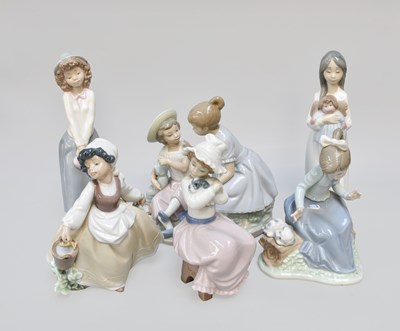 Lot 264 - Fourteen Various Nao Figures