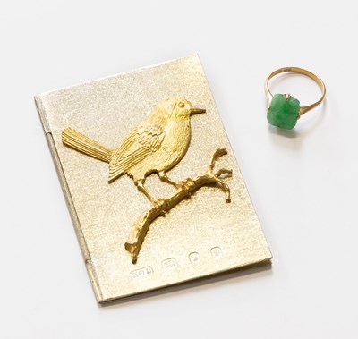 Lot 138 - A Jade Ring, the pierced carved jade plaque in...