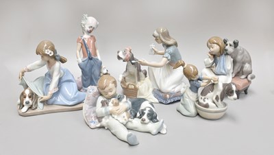 Lot 287 - Lladro Porcelain Figures and Figure Groups,...