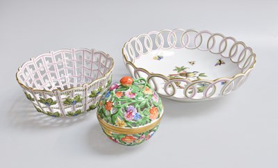 Lot 346 - A Herend Porcelain Basket, "Rothschild Bird"...