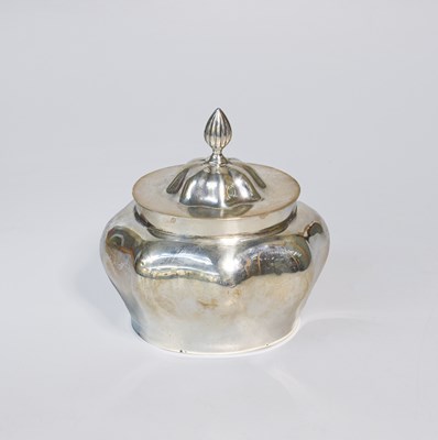 Lot 79 - An Edward VII Silver Tea-Caddy, by A. and J....