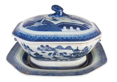 Lot 28 - A Chinese Porcelain Soup Tureen, Cover and...