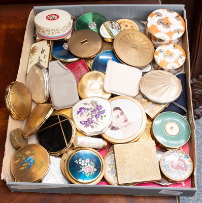 Lot 1026 - Collection of 20th Century Compacts comprising...