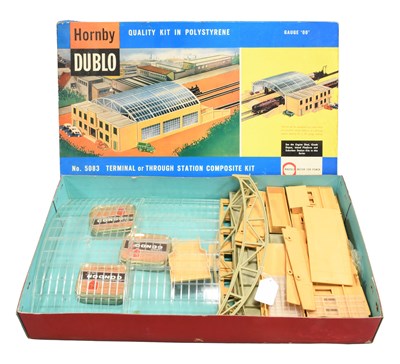 Lot 3251 - Hornby Dublo 5083 Terminal Or Through Station Kit