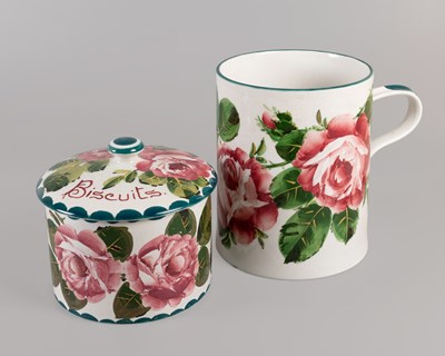 Lot 77 - A Wemyss Pottery "Biscuits" Jar and Cover,...