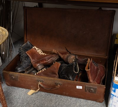 Lot 370 - A Suitcase Containing Pairs of Vintage Ice Skates