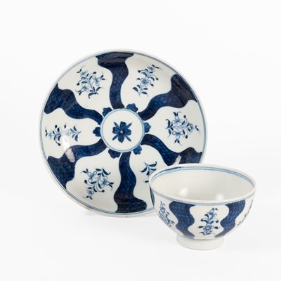 Lot 27 - A Lowestoft Porcelain Teabowl and Saucer,...