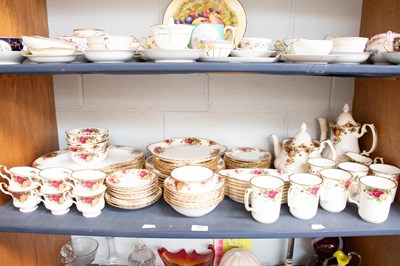 Lot 252 - A Royal Albert Old Country Roses Porcelain...