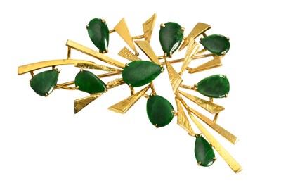 Lot 233 - A Green Hardstone Spray Brooch, set throughout...