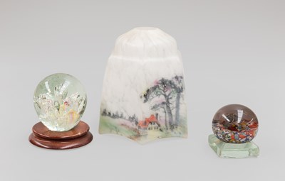 Lot 344 - Decorative Items, comprising: a hunting horn,...