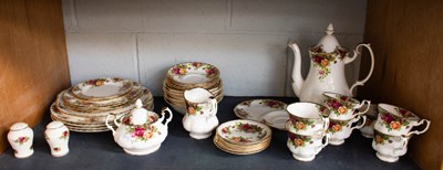 Lot 246 - A Royal Albert Old Country Roses Porcelain...