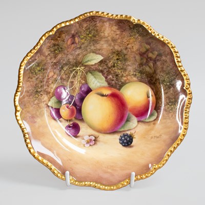 Lot 1250 - A Royal Worcester Porcelain Plate, post 1960,...