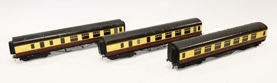 Lot 3394 - Exley O Gauge Three BR(M) Corridor Coaches
