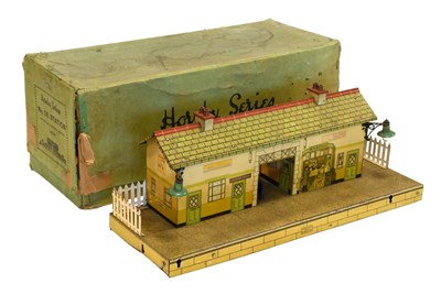 Lot 3355 - Hornby O Gauge No.2E Station Ripon