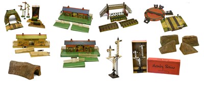 Lot 3328 - Hornby O Gauge Accessories