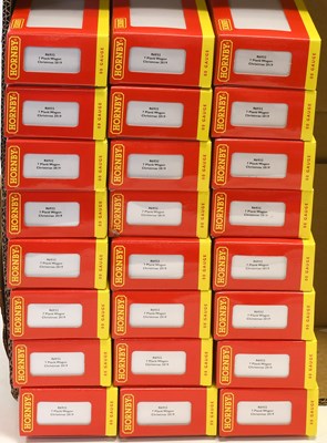 Lot 3300 - Hornby (China) OO Gauge R6922 Christmas 2019 Wagons