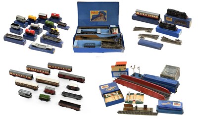 Lot 3237 - Hornby Dublo 3 Rail Locomotive And Rolling Stock