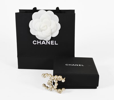 Lot Chanel Simulated Pearl Interlocking CC Brooch,...