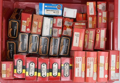 Lot 3260 - Hornby Railways OO Gauge RS609 Express Passenger Set