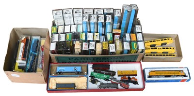 Lot 3212 - N Gauge Various US Outline Locomotives And Rolling Stock