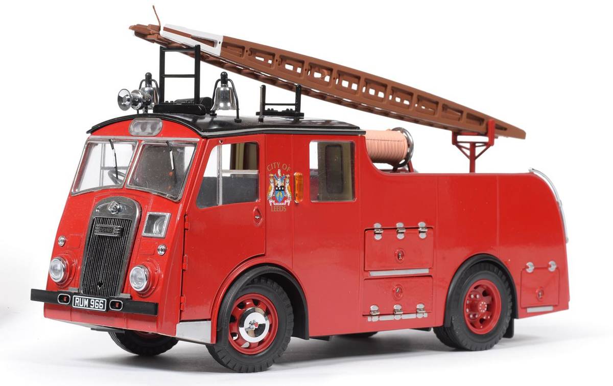 Lot 237 - Original Classics Dennis F8 Fire Engine 1:18